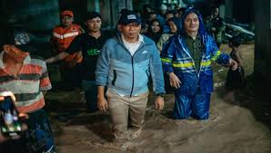 Tegas dan Responsif, Gubernur Rahmat Mirzani Pimpin Langsung Pengamanan Lampung dari Ancaman Illegal Logging dan Badai Ekstrem